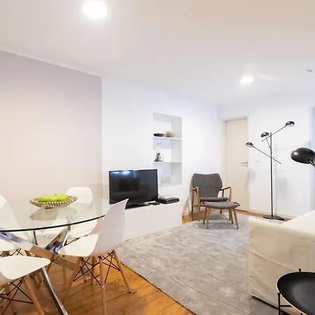 Апартаменти Living Bairro Alto V